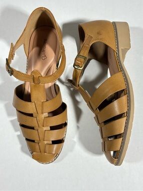 Baretraps Ersula Fisherman Sandals Faux Leather Caged Buckle Comfort Sz 8.5 Tan